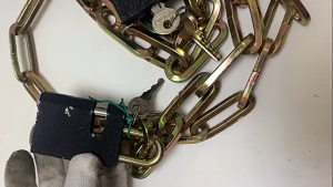 (Fast Delivery) Muti-Purpose Iron Gold Chain With Metal Padlock Heavy Gate Chain Lock For Sliding Door Lock Motorcycle Anti-Theft Lock