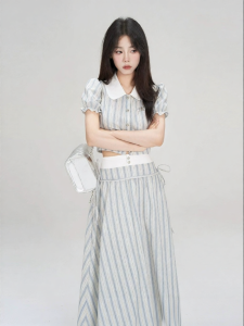 YIKEXIAOYEMEI | Bộ Áo Blouse và Chân Váy Cổ Bé Bông Hàn Quốc Phong Cách Sọc Màu Khối Thời Trang