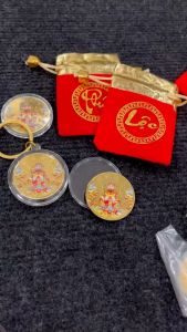 Đồng Tiền Xu Ông Thần Tài Mạ Vàng In Màu 3D - Tặng Kèm Móc Khóa Túi Gấm Nhung Phúc Lộc Phong Thủy May Mắn