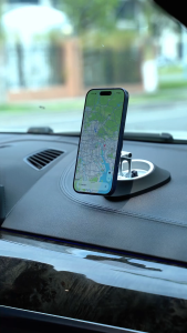 XUNDD Magnetic Car Phone Holder Black with adjustable arm and circular design for phone mounting.XDHO-086