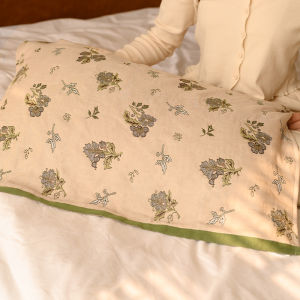 ผ้าห่มหมอนลายดอกไม้ย้อนยุค ผ้าฝ้ายระบายเหงื่อชั้นสี่ อุปกรณ์เสริมสำหรับใช้ในบ้าน ผ้าห่มหมอนแบบหนึ่งคน ผ้าฝ้ายระบายเหงื่อแบบใหม่
