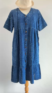 เดรสผ้าฝ้าย คอวีเเขนสั้น ไซส์ใหญ่ ผ้าฝ้าย 100% ทอขึ้นลายในตัว สีม่อฮ่อมทำหินขัด (Stone Wash)ผ้านุ่ม