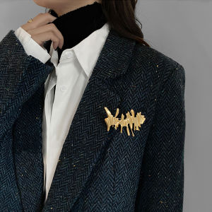 เข็มกลัดโลหะแบบไม่สมมาตรหรูหราสำหรับผู้หญิง เครื่องประดับแฟชั่นฤดูใบไม้ร่วง/ฤดูหนาว เข็มกลัดแบบลำลองสำหรับเสื้อสูทและแจ็คเก็ต