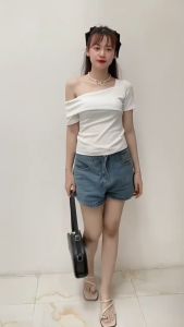 T-shirt wanita desain off-shoulder slim fit atasan cewek kekinian korea style kaos wanita lengan pendek kekinian atasan putih wanita premium kaos slimfit