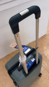 Vali nhựa Uzo PP 668 Xám Titan nhạt siêu nhẹ tích hợp móc treo đồ khoá số chống trộm bảo hành chính hãng 24 tháng