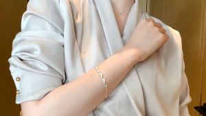 【Pharaoh🎀COD】Gelang Berlian Imitasi Bunga Zirkon Gelang Korea yang Dapat Disesuaikan Fashion Wanita Warna Emas