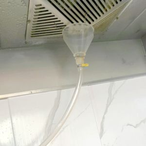 Thùng Rót PVC Trong Suốt Bằng Nhựa Cho Xe Máy Và Ô Tô Thùng Rót Lớn Thùng Rót Rò Rỉ Thùng Rót Dài Cho Dầu Động Cơ Và Nước