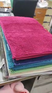 พรมตัวหนอนอย่างหนา แบบขนสั้น ตัวหนอนแน่น ดักฝุ่นได้ดี ขนาด 40*60 ซม.  ซับน้ำได้ดี ซักเครื่ีองได้ ตั้งแบบเบา **ด้านหลังมียางPVCกันลื่น****