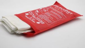 DAYTECH Home Fire Blanket for Kitchen Fiberglass Safety Fire Fighting Prevention for Factory/Fireplace/Grill/Car 1.0m x 1.0m FB01