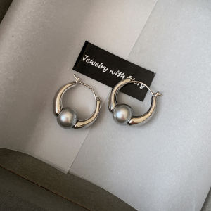 CAFFTI | French Cultured Grayish Pearl Ear Jewelry