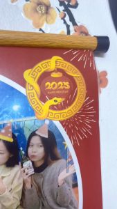 Lịch treo tường 2025 nẹp ống sáo hoặc ép gỗ miễn phí thiết kế theo yêu cầu