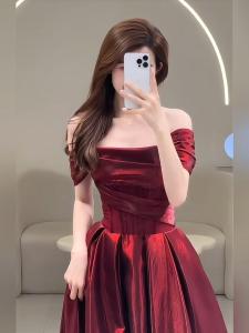 Red Satin Long One Shoulder Wedding Dress Sweet Style mid Waist Princess Ball Gown for Wedding Banquet Performance And Daily Wear