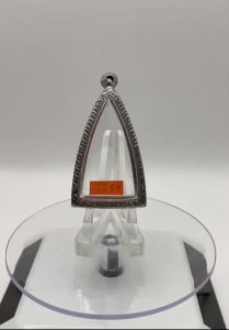 145½ ตลับพระ กรอบพระสแตนเลสลาย กริ่งอินโด ระหว่าง 2.8*4.7 ซม. และ 2.5*4.4 ซม. รูปแบบเพียงพอในขนาด 2.8*4.7 ซม. และ 2.5*4.4 ซม. กรอบพระที่ใกล้เคียง