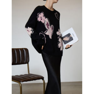 Black Round Neck Flower Butterfly Print Soft Fleece Feeling Sweater