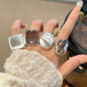 French Vintage Matte Metal Ring for Women Luxury Square Index Finger Ring Fashionable Commute Style Alloy Geometric Pattern