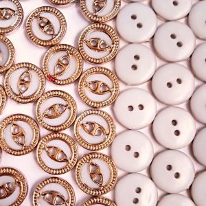 Kancing Baju Unik Motif mata Corak Emas Lobang 2 diameter 13mm 15mm Isi 100 Pcs