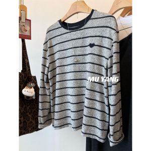 เสื้อยืดคอกลมแขนยาวลายทางหลวมๆ ปักลายหัวใจสไตล์อเมริกันสไตล์เกาหลีสำหรับผู้หญิง แฟชั่นฤดูใบไม้ร่วง