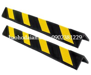 Cao su ốp cột mũi tên phản quang 800mm*100*10mm