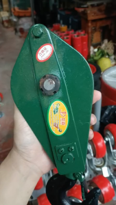 Ròng Rọc Móc Xanh T1 (Ký hiệu ≈ 1 Tấn) Xoay 360 Độ Kéo Hàng Bền Bỉ Dễ Lắp Đặt Xây Dựng Sửa Chữa Nhà