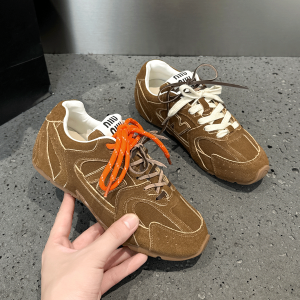 รองเท้าเด็กซ์ไทน์ผู้หญิง 2025 ใหม่ หนังแท้ ทรงสูง ส้นหนา สไตล์ย้อนยุค ร่วมมือกัน รองเท้าสำหรับผู้หญิง พื้นยาง รองเท้าลำลอง