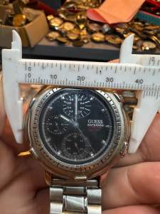 Đồng hồ nam hiệu GUESS WATERPRO Quartz  6 kim  3 cốt size 42mm cả númcó chronographcọc số có hỗ trợ dạ quang các sản phẩm chi tiết dưới mô tả