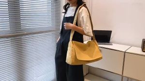 Portable Lightweight Bag: The Perfect Fashion Casual One Shoulder Mobile Phone Bag