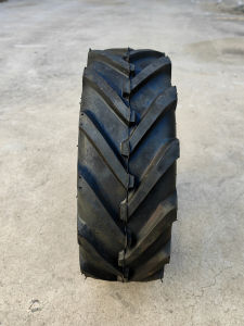 แถบเครื่องตัดหญ้ายาง 16x650-8 ฟาร์มรถแทรกเตอร์ยางกว้างบล็อคหน้ารูปแบบหลอดด้านในรวมอุปกรณ์การเกษตร