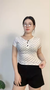 ชุดเซ็ตแฟชั่นฤดูร้อน  เสื้อยืดแขนสั้นลายจุด + กางเกงขาสั้น  สไตล์สาวหวาน