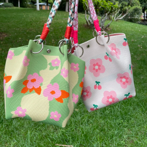 2025 New Korean Style Large Capacity Knitted Handbag Womens Portable Outdoor Work Bag Small Square Bag Casual Fabric Bucket Bag
