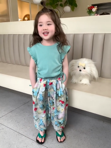 👧🌸2025 ใหม่ล่าสุด 🎀 เสื้อแขนกุดมีเชือกผูก + กางเกงขายาวป้องกันยุงลายผีเสื้อ 🦋 ซัมเมอร์ สีสันสดใส ผ้าบางเบา ระบายอากาศดี ชุดสองชิ้นน่ารัก