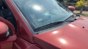 แผงป้องกันแผงควบคุมแผงลดแผ่นรองพื้นที่ยึดถ้วยรถ เสื่อแผงหน้าปัดขนาดใหญ่ขนาด 30x15 ซม. สำหรับโทรศัพท์มือถือ กุญแจ แก้ว