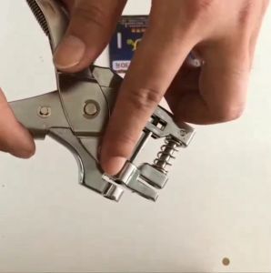 Coolbar เครื่องเจาะรูอเนกประสงค์ 2 บัตร 1 เครื่องเจาะ เครื่องเจาะรูบัตรพนักงาน ตัวเจาะกระดาษ เครื่องเจาะกระดาษ คีมเจาะกระดาษ บัตรสมาชิก บัตรธนาคาร Punch Machine เอกสาร Dual Use นามบัตร Hangtag