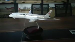 43cm Japan Airways B787 Diecast Resin Airplane Model Toy Kit with Landing Gear Wheel for Collection Display or Aviation Gift