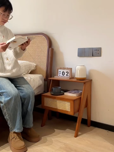 โต๊ะข้างเตียง โต๊ะเล็ก ชั้นวางของในครัวเรือนห้องนอน มีให้เลือกสองสี