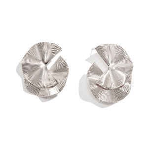 ต่างหูลายทางโลหะทรงกลมสไตล์ใหม่สำหรับผู้หญิง เครื่องประดับแฟชั่นสำหรับการแสดงบนเวที ฤดูหนาวปี 2025