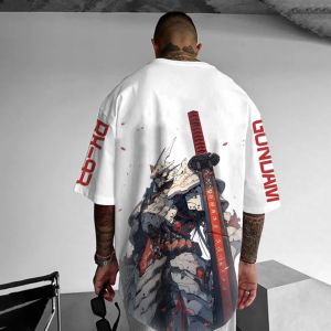 เสื้อยืดโอเวอร์ไซส์สีขาว พิมพ์ลายอนิเมะ หุ่นยนต์กันดั้ม ดาบแดง หุ่นยนต์ CH 8 GUNLAMI ตัวอักษรบนแขนเสื้อ ดีไซน์ลำลอง สไตล์สตรีทแวร์
