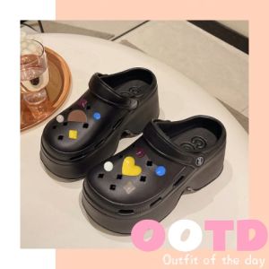 QXshop พร้อมส่งมะไหวว รองเท้าหัวโตแฟชั่น มาพร้อมตัวติดสุดจึ้ง มีให้เลือก 5 สีเลยนะ งานดีเวอร์แถมเสริมส้นให้ด้วย สวยถูกใจกดสั่งสินค้าผ่านตะกร้าได้เลย