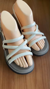 A299 รองเท้าแตะแบบสวมรัดส้น สายปรับได้