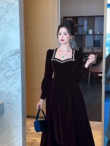 ZYHT EraVogue เดรสผู้หญิง เดรสสีแดง เดรสทรงเอ เดรสกำมะหยี่ เดรสทำงาน เดรสไฮโซ เดรสวินเทจ เดรสออกงาน เดรสปาร์ตี้ ชุดราตรี 80306