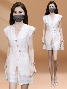 Summer Luxury Casual Two-Piece Set Womens Design V-Neck Pearl Short Pants Top Bottom Matching Age-Defying Fashion Ensemble