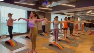 Wooden Balance Board Child SeesawYoga Board Wooden Waldorf Board for Sensory Input 木质平衡板