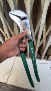 Kìm mỏ quạ 16 inch độ mở 92mm Sata 70-414 (70414)