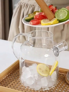 1PCS Borosilicate Glass Pitcher Bamboo Lid Heatproof Leakproof for Daily Use Ergonomic Handle