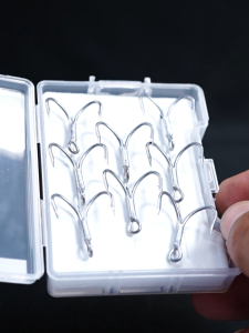 Kingdom Barbarian II Kail Pancing Treble Sharp Kuat Bahan Carbon Steel Baja Karbon Tiga Tajam Kuat Berduri 4# 6# 8# 10# 12# 14# 8 pcs/kotak Kait Tahan Lama Anti Korosi Kail Kaku Anti-Korosi Tahan Lama