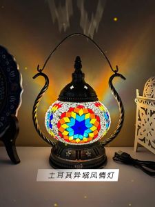 ตั้งแคมป์บรรยากาศโรแมนติกโคมไฟตั้งโต๊ะกลางแจ้งตุรกีแปลกใหม่โรแมนติกแก้วแฮนด์เมดยกโคมไฟตั้งโต๊ะชาร์จ USB