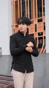 Kemeja Pria Polos Hitam Lengan Panjang Formal Kerja Kantor Katun SlimFit Distro Premium Best Seller