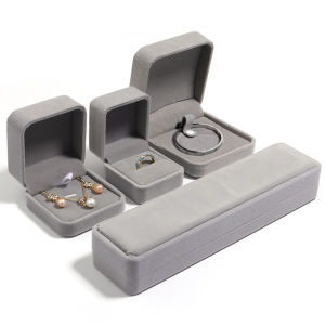 กล่องใส่เครื่องประดับกำมะหยี่สีเทา รุ่น Gray Velvet Series สำหรับเก็บแหวน สร้อยข้อมือ จี้ สร้อยคอ ใช้เป็นกล่องของขวัญ กล่องโชว์สินค้า มุมโค้งมน