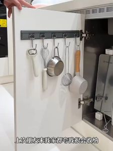 Kẹp treo trong bếp  Dán Tường Nhà TắmNhà bếp Tủ Quần Áo không cần khoan đục Siêu Chắc Chất liệu hợp kim nhôm cao cấp