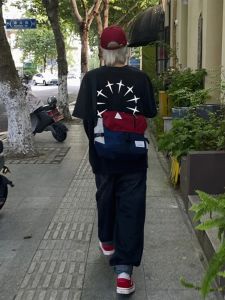 เสื้อยืดคอกลมแขนสั้นทรงหลวมสไตล์ย้อนยุคสไตล์อเมริกันสำหรับผู้ชาย ผ้าฝ้ายแท้ สีดำ แฟชั่นฤดูร้อน สตรีท แบรนด์ไฮสตรีท