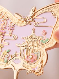 Gương cầm tay Điệp Ngự Hoa Uyển phong cách cổ trang quà lưu niệm bảo tàng Tử Cấm Thành